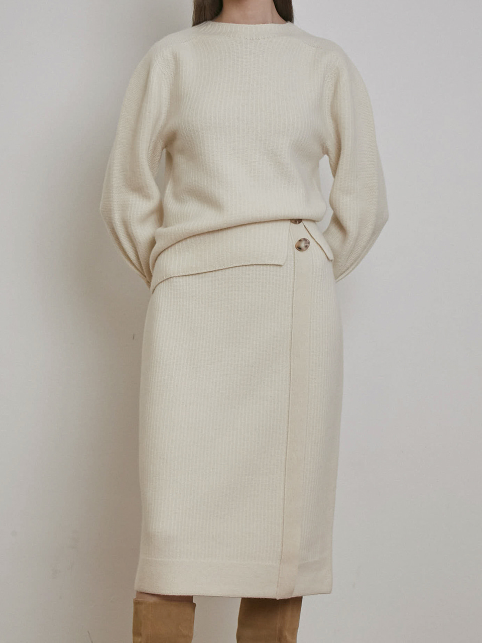 CASHMERE BUTTON DETAILED KNIT SKIRT [BLACK][IVORY]