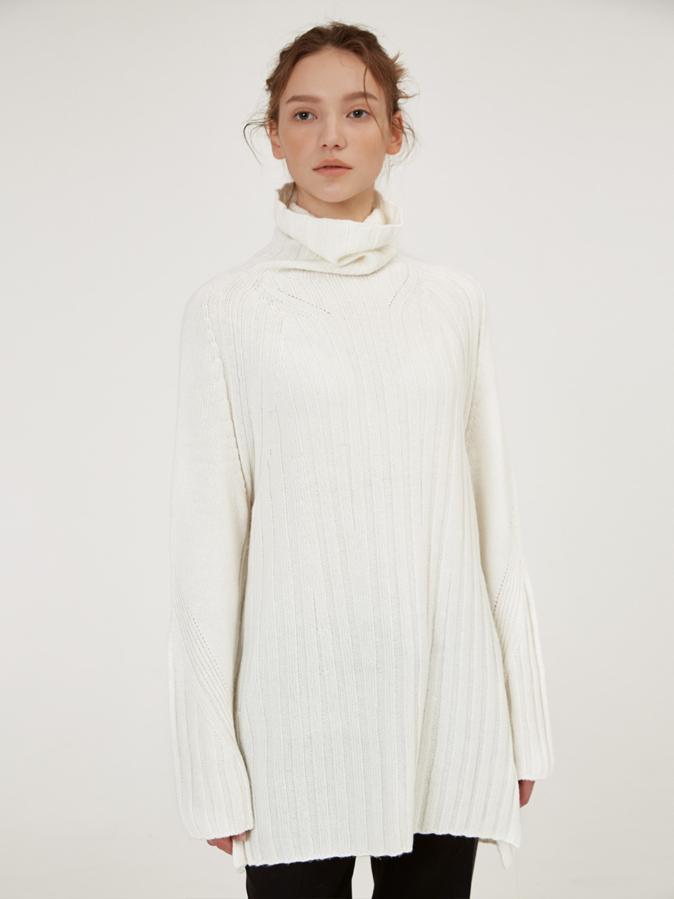 HACIE - CABLE KNIT TURTLE NECK SWEATER [BLACK] [IVORY]