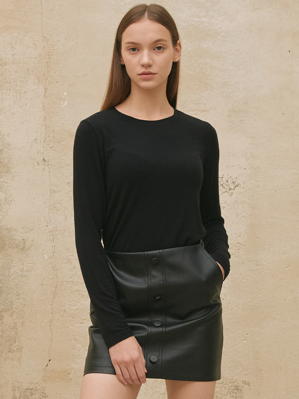 WOOL BLENDED ROUND NECK TOP [BLACK][IVORY]